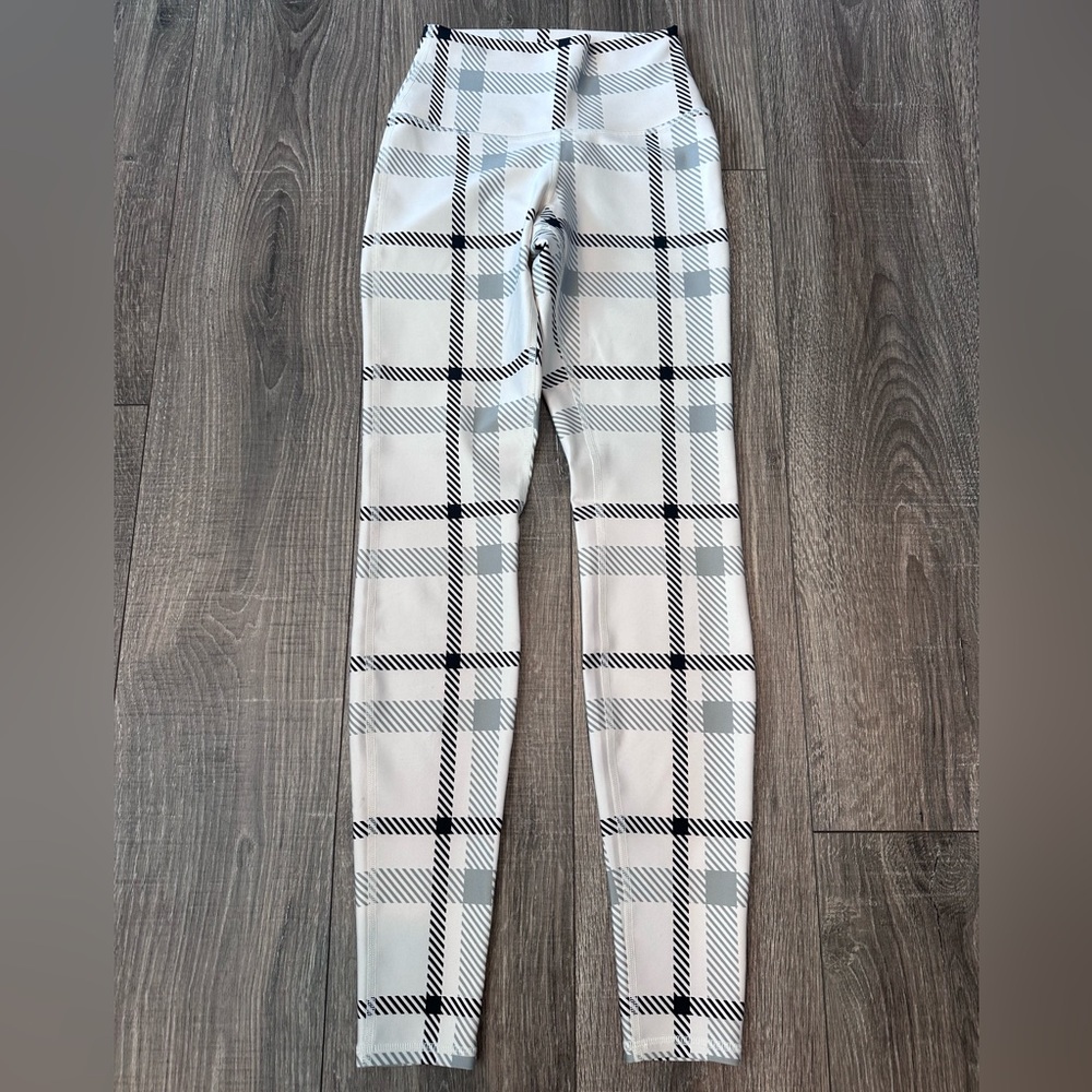 ALO leggings XS white with black/grey pattern